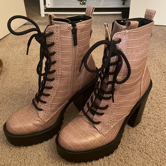 GUESS booties - Picture 9 of 9